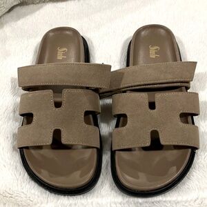Brand NEW! H Sandals